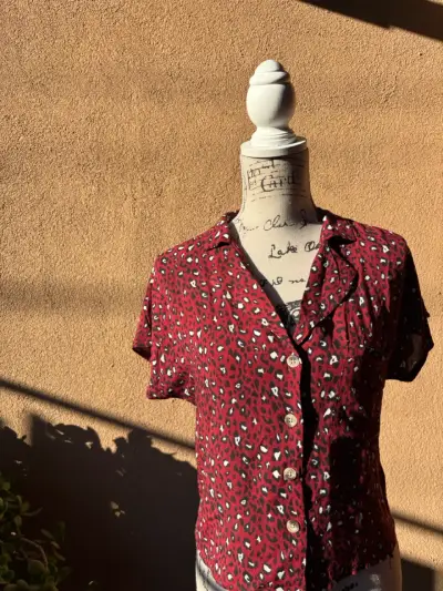 Blusa roja estampado leopardo - miniatura 2