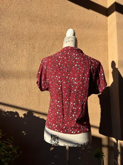 Blusa roja estampado leopardo - miniatura 4