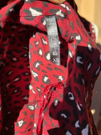 Blusa roja estampado leopardo - miniatura 6