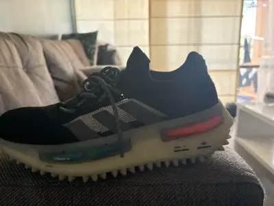 Zapatilla negra Adidas NMD - miniatura 1