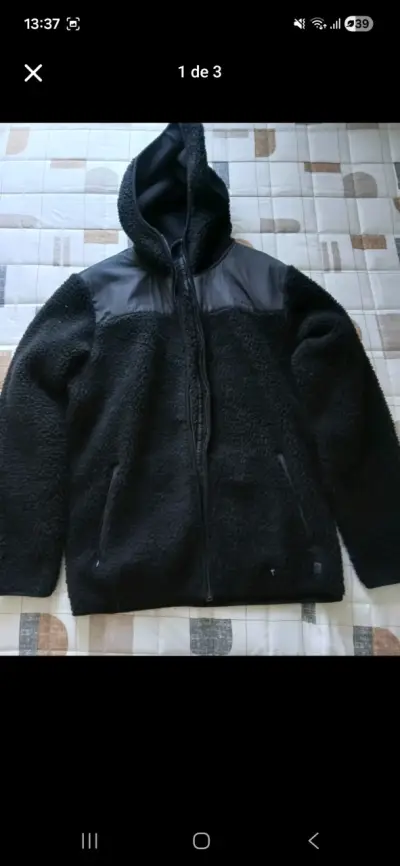 Chaqueta polar negra con capucha - miniatura 1