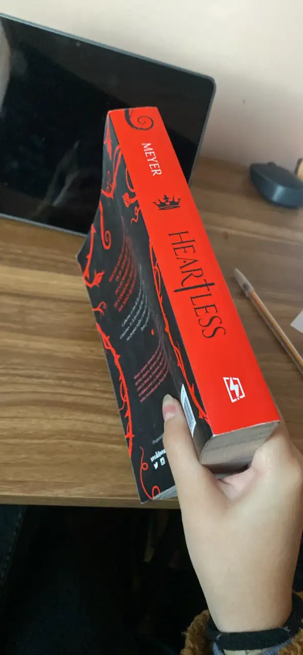 Libro Heartless de Marissa Meyer - 4