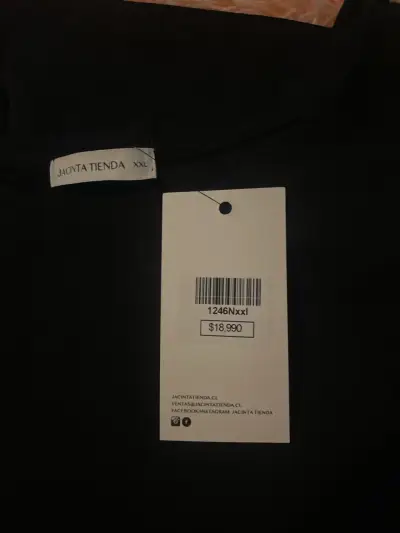 Polera negra con mangas volantes - miniatura 5