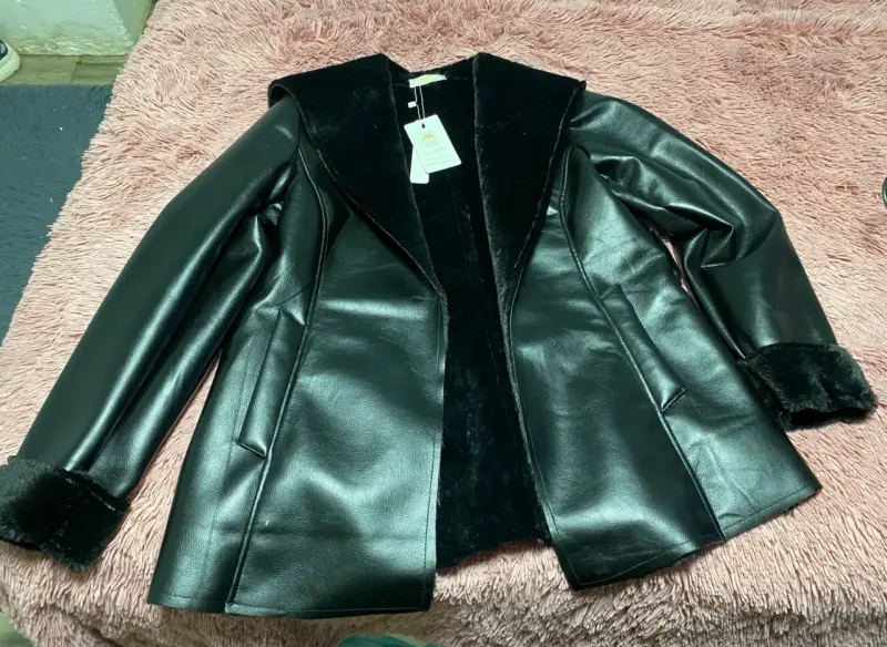 Chaqueta de eco cuero negra nueva - 2