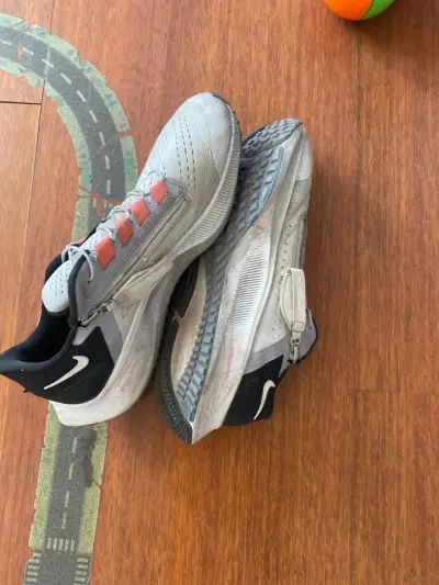 Zapatillas deportivas gris y naranja - miniatura 3