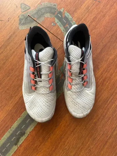 Zapatillas deportivas gris y naranja - miniatura 4