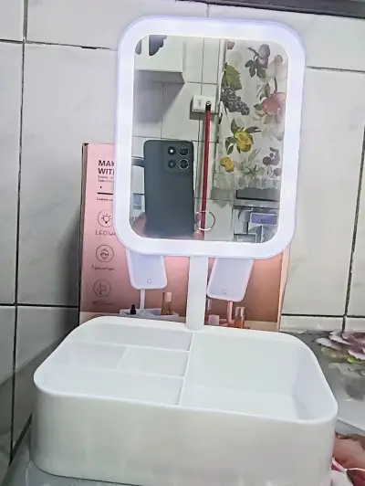Espejo de maquillaje con luz LED Tasbel - miniatura 3