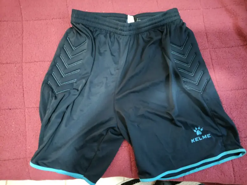 Shorts deportivos Kelme negros - 1
