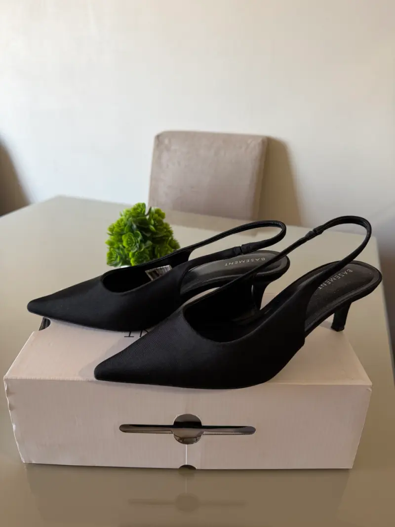 Zapatos negros de tacón bajo - 1