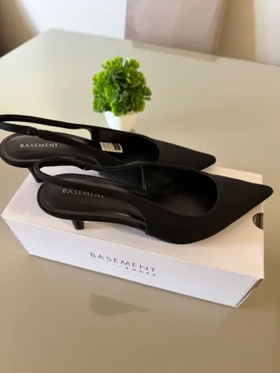 Zapatos negros de tacón bajo - miniatura 2