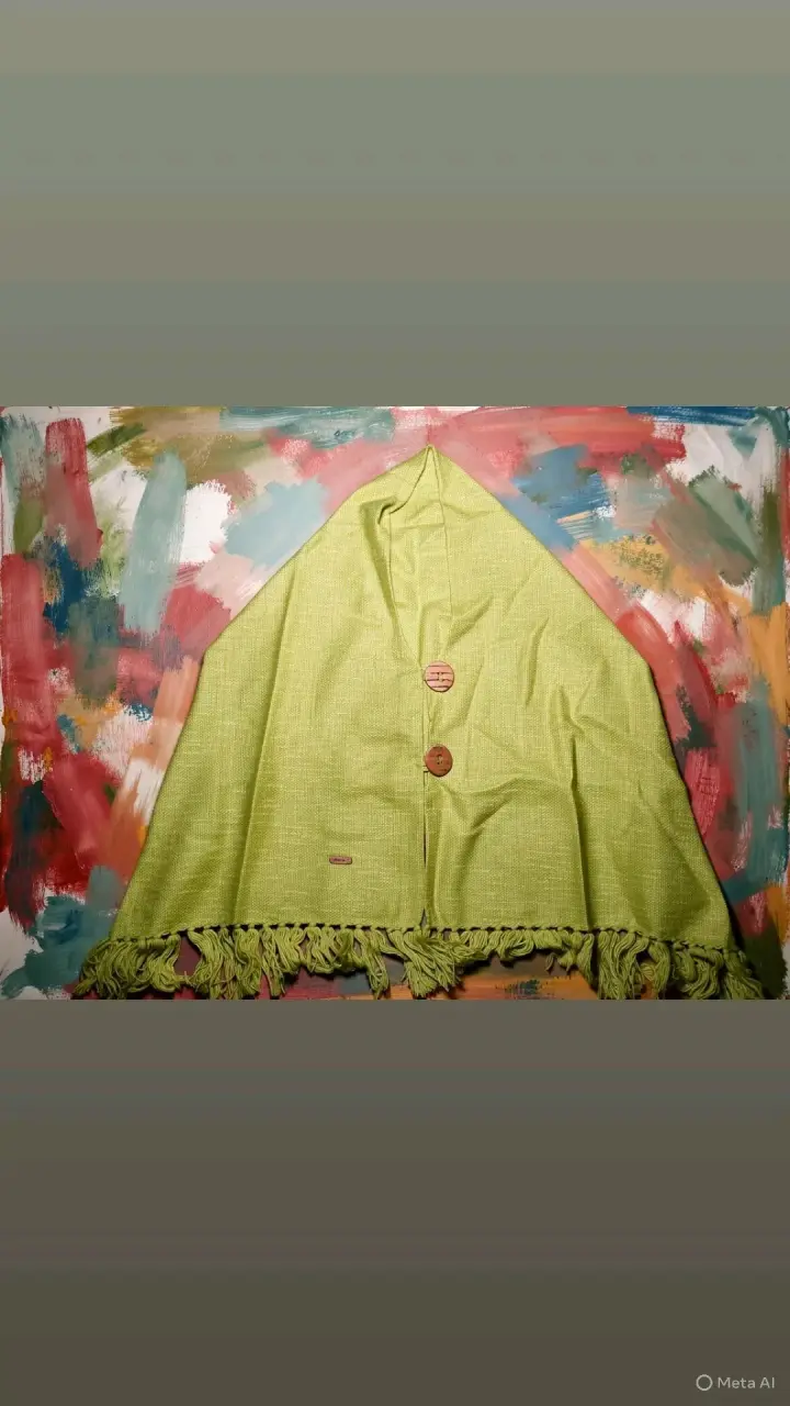 Poncho verde con botones