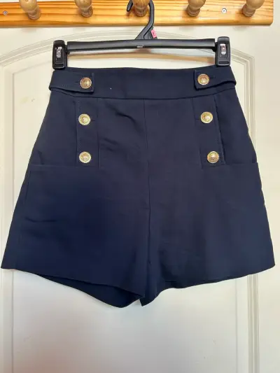 Shorts azules con botones dorados - miniatura 1