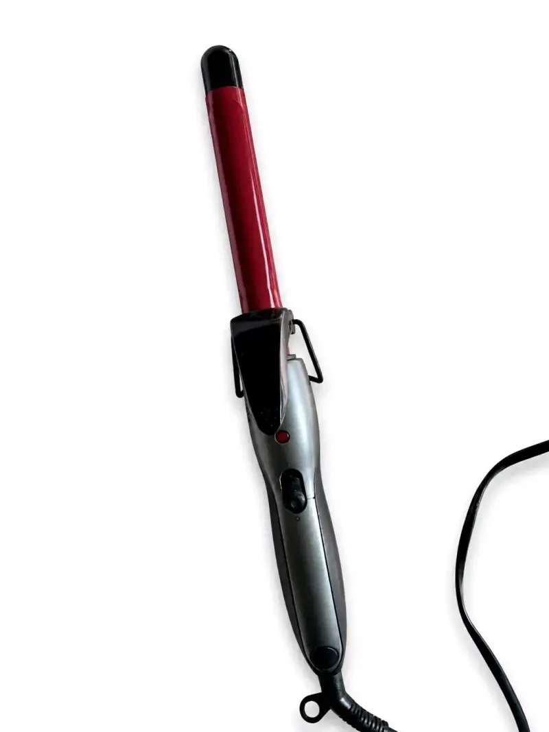 Rizador de pelo rojo y negro