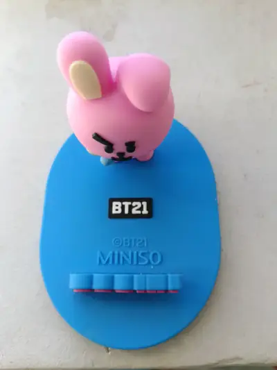Figura BT21 Cooky soporte de celular - miniatura 3