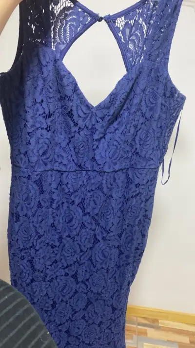 Vestido de encaje azul oscuro - miniatura 2