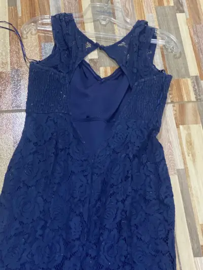 Vestido de encaje azul oscuro - miniatura 4