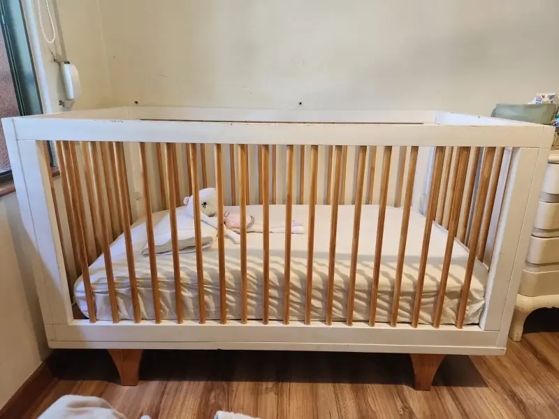 Cuna de madera blanca - 1