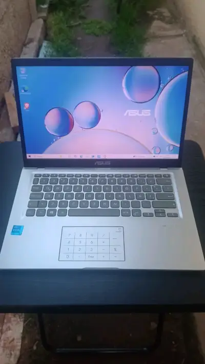 Notebook ASUS i5 11va generación SSD 512GB - miniatura 1