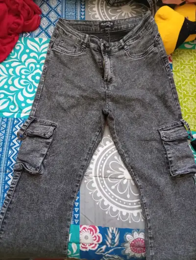 Jean gris con bolsillos cargo flare - miniatura 1
