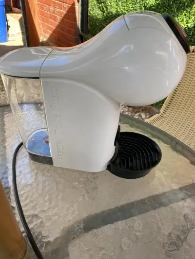 Cafetera Dolce Gusto blanca - miniatura 2