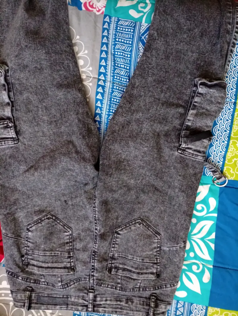 Jean gris con bolsillos cargo flare - 2