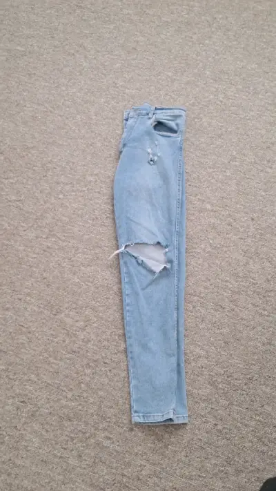 Jeans azul rasgados - miniatura 3
