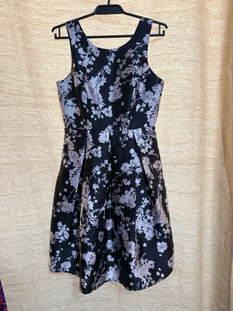 Vestido floral negro y blanco - 5