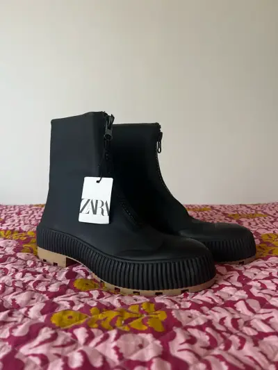 Botines negros con cierre Zara impermeable - miniatura 1