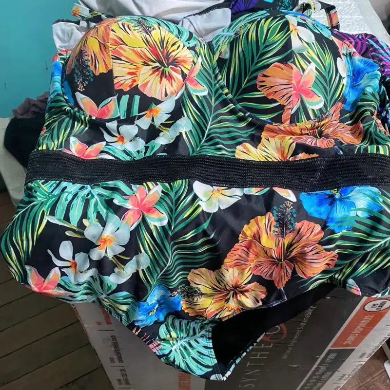 Traje de baño floral negro - 2