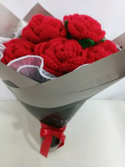 Ramo de flores tejidas - miniatura 5