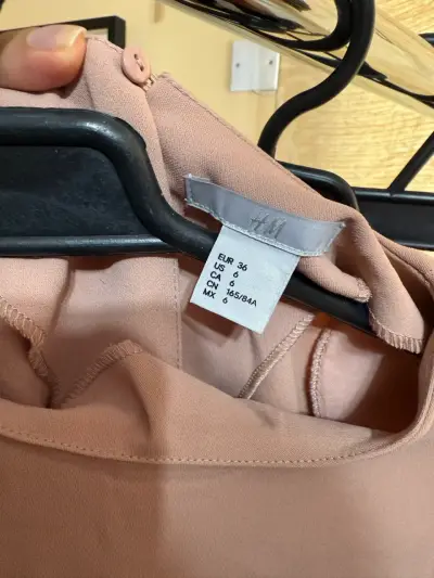 Vestido palo rosa con detalles metálicos - miniatura 5