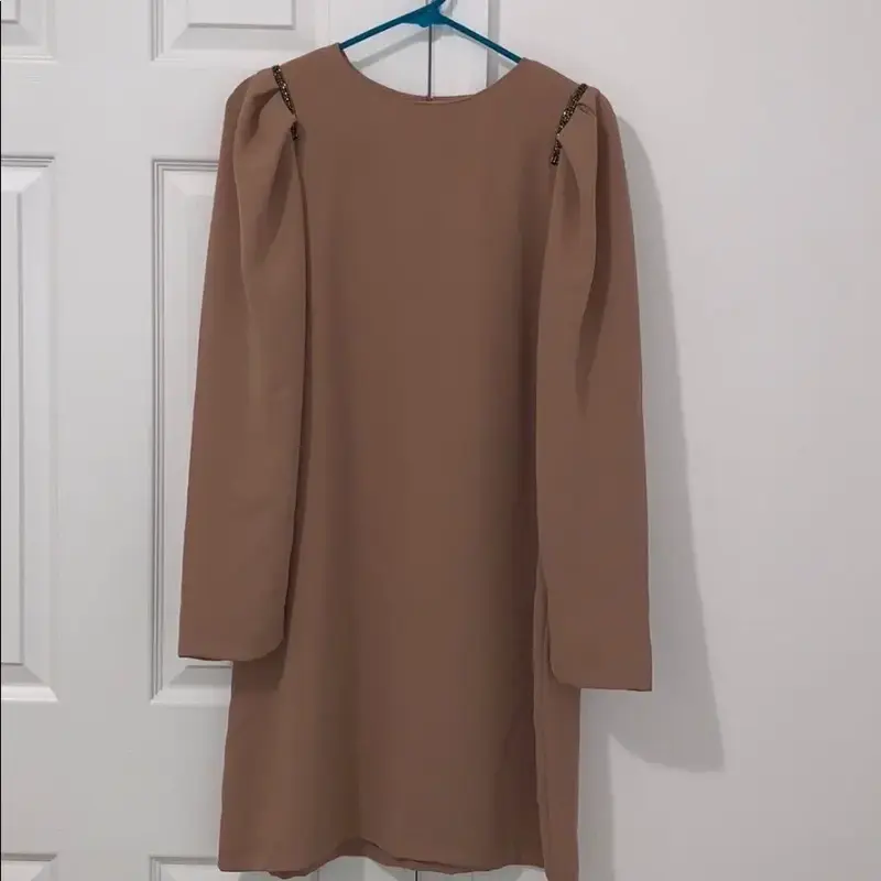 Vestido palo rosa con detalles metálicos - 6