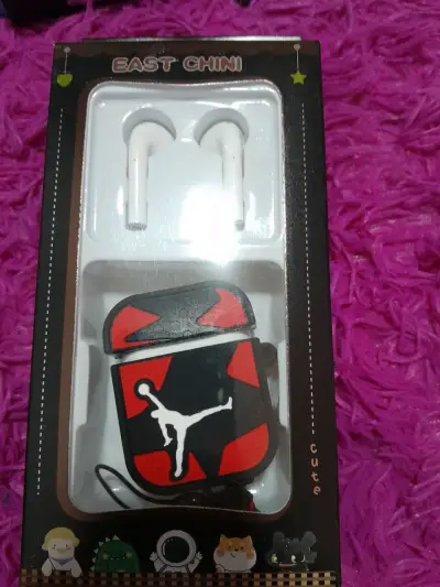 Audífonos con estuche decorativo - miniatura 2
