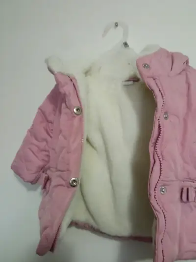 Abrigo infantil rosado acolchado - miniatura 3