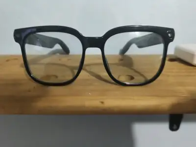Anteojos de marco negro inteligentes - miniatura 1