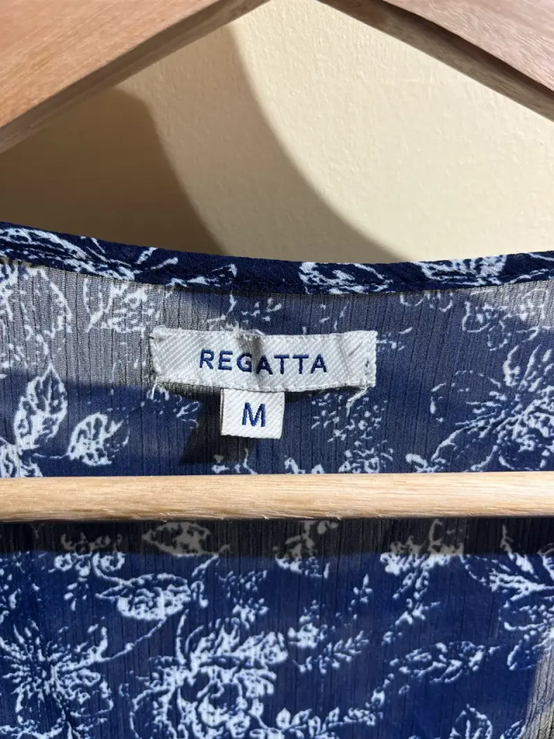 Blusa floral azul sin mangas - 3