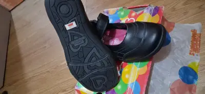 Zapatos escolares negros para niña - miniatura 1