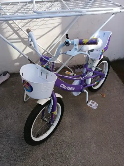 Bicicleta niño morada con canasto - miniatura 1
