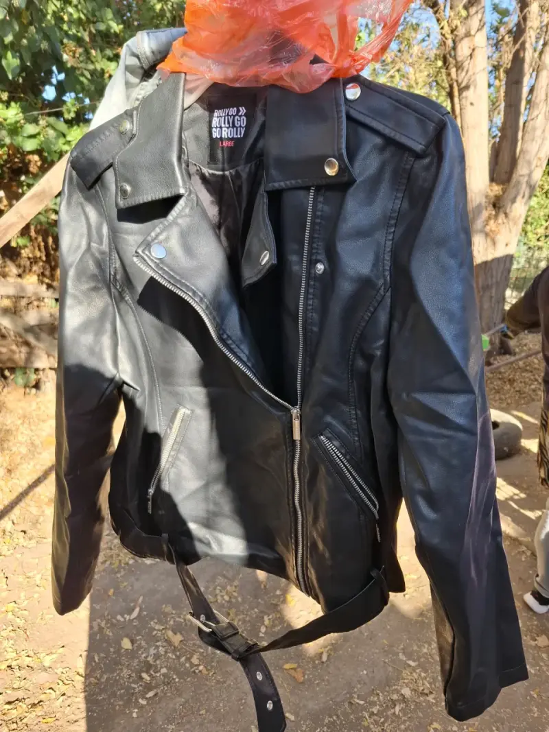 Chaqueta de cuero negra