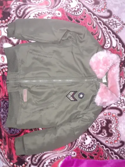 Chaqueta bomber con cuello de piel - miniatura 1