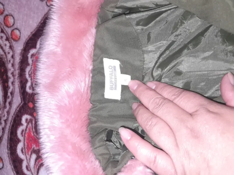 Chaqueta bomber con cuello de piel - 2