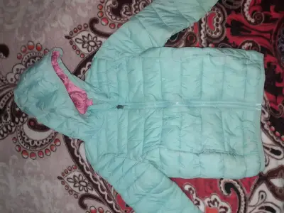 Chaqueta celeste con capucha - miniatura 1