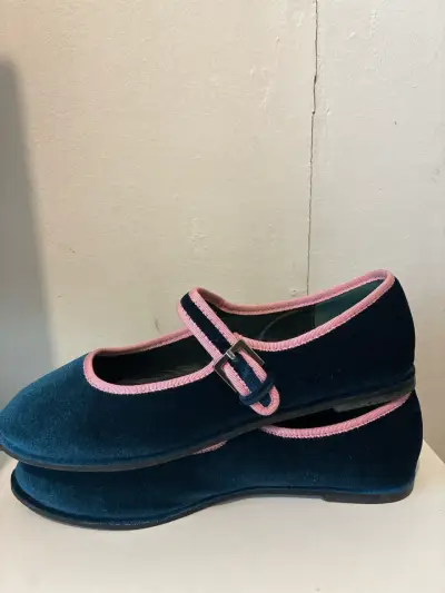 Zapatos planos de terciopelo azul - miniatura 3