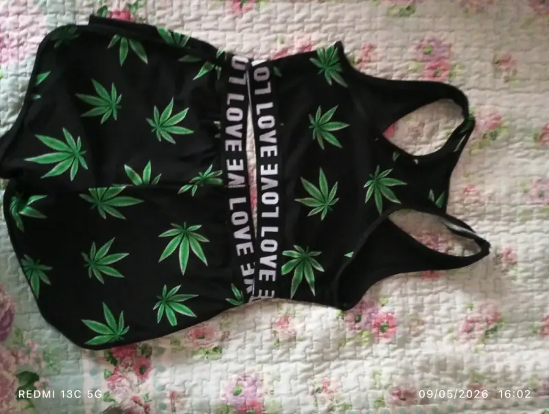 Conjunto deportivo con estampado de hojas - 1