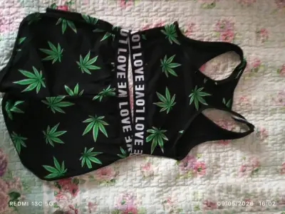 Conjunto deportivo con estampado de hojas - miniatura 1