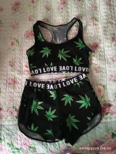 Conjunto deportivo con estampado de hojas - miniatura 2