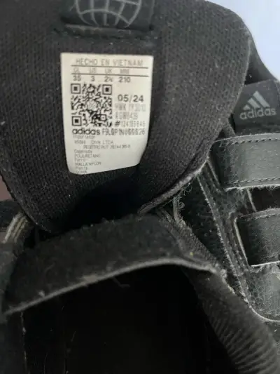 Zapatillas negras con velcro - miniatura 3