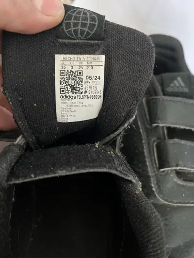 Zapatillas negras con velcro - miniatura 4