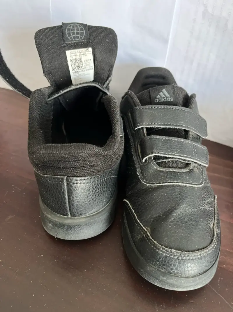 Zapatillas negras con velcro - 5