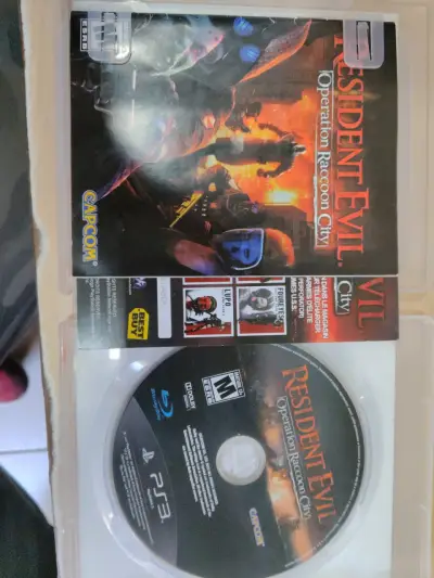 Resident Evil PS3 en buen estado - miniatura 2